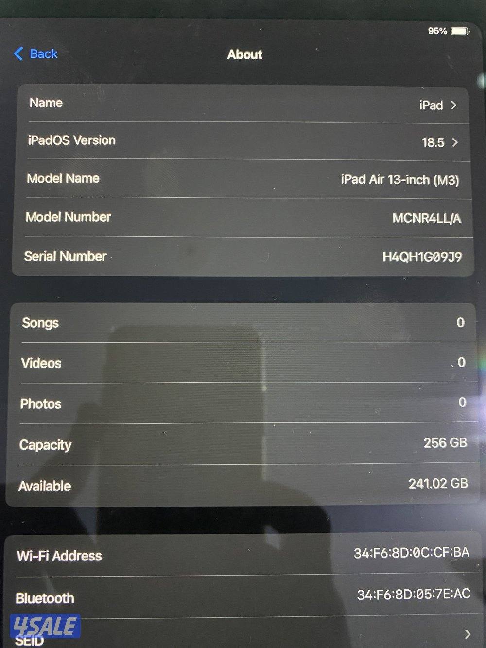 iPad  Air  M3  13 inch  256  نضيف جدااا بالكرتون والشاحن بطاريه ١٠٠1