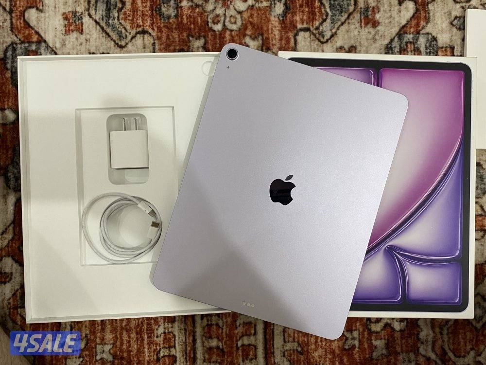 iPad  Air  M3  13 inch  256  نضيف جدااا بالكرتون والشاحن بطاريه ١٠٠0