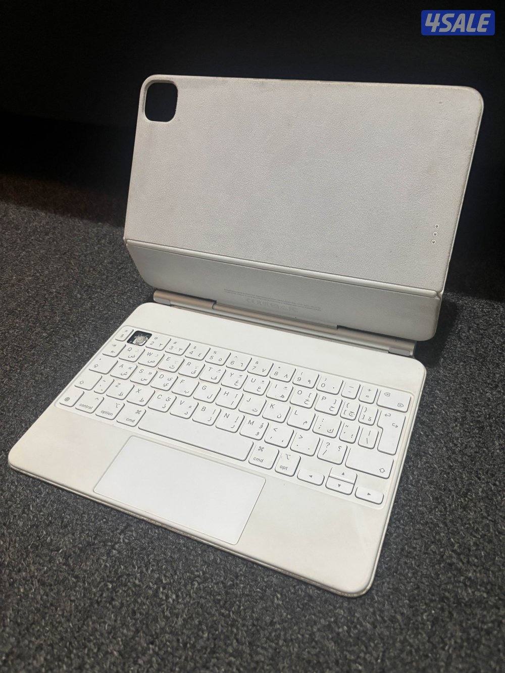 ipad magic keyboard, 1 key missing, in good condition2
