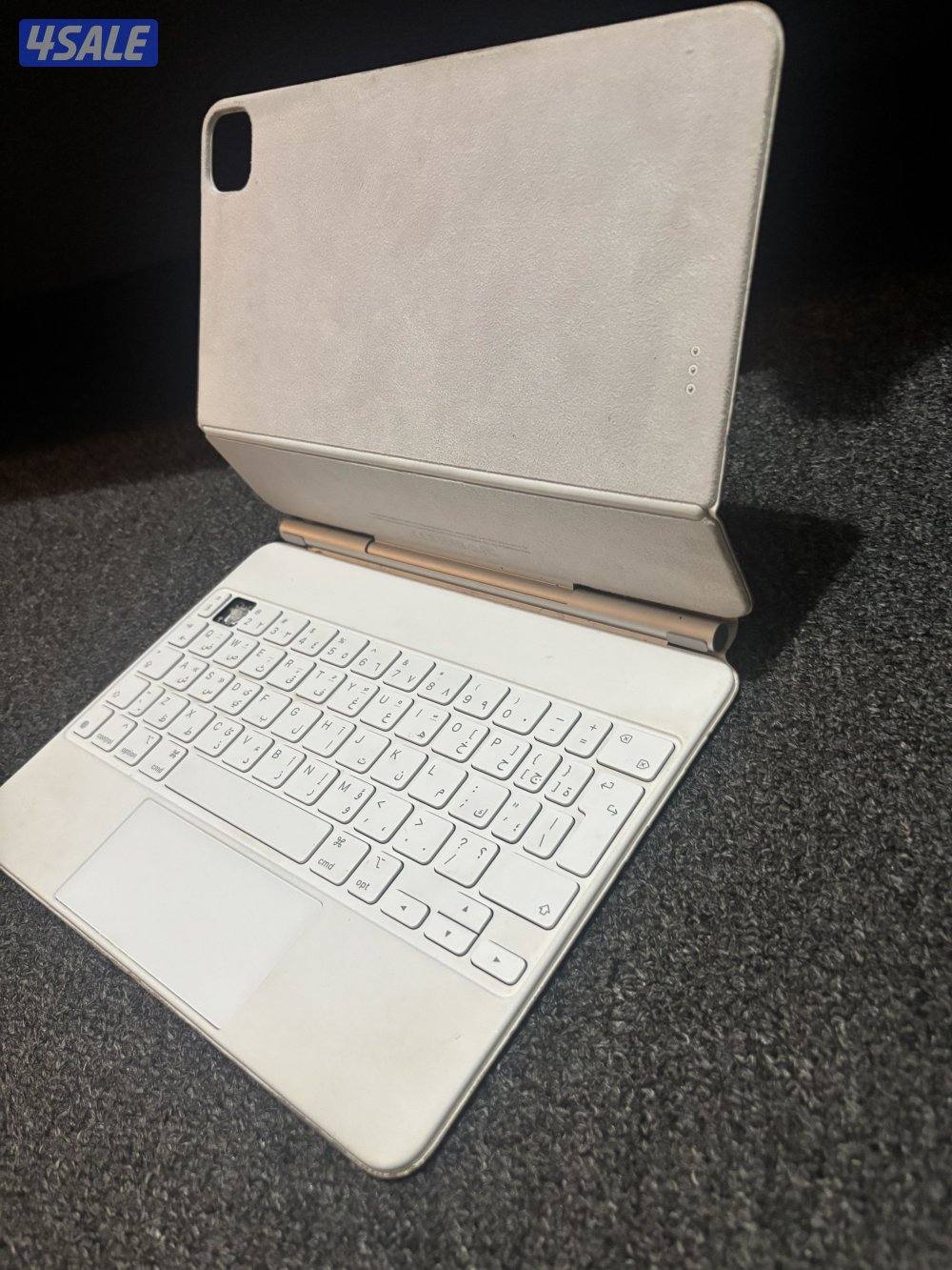 ipad magic keyboard, 1 key missing, in good condition3