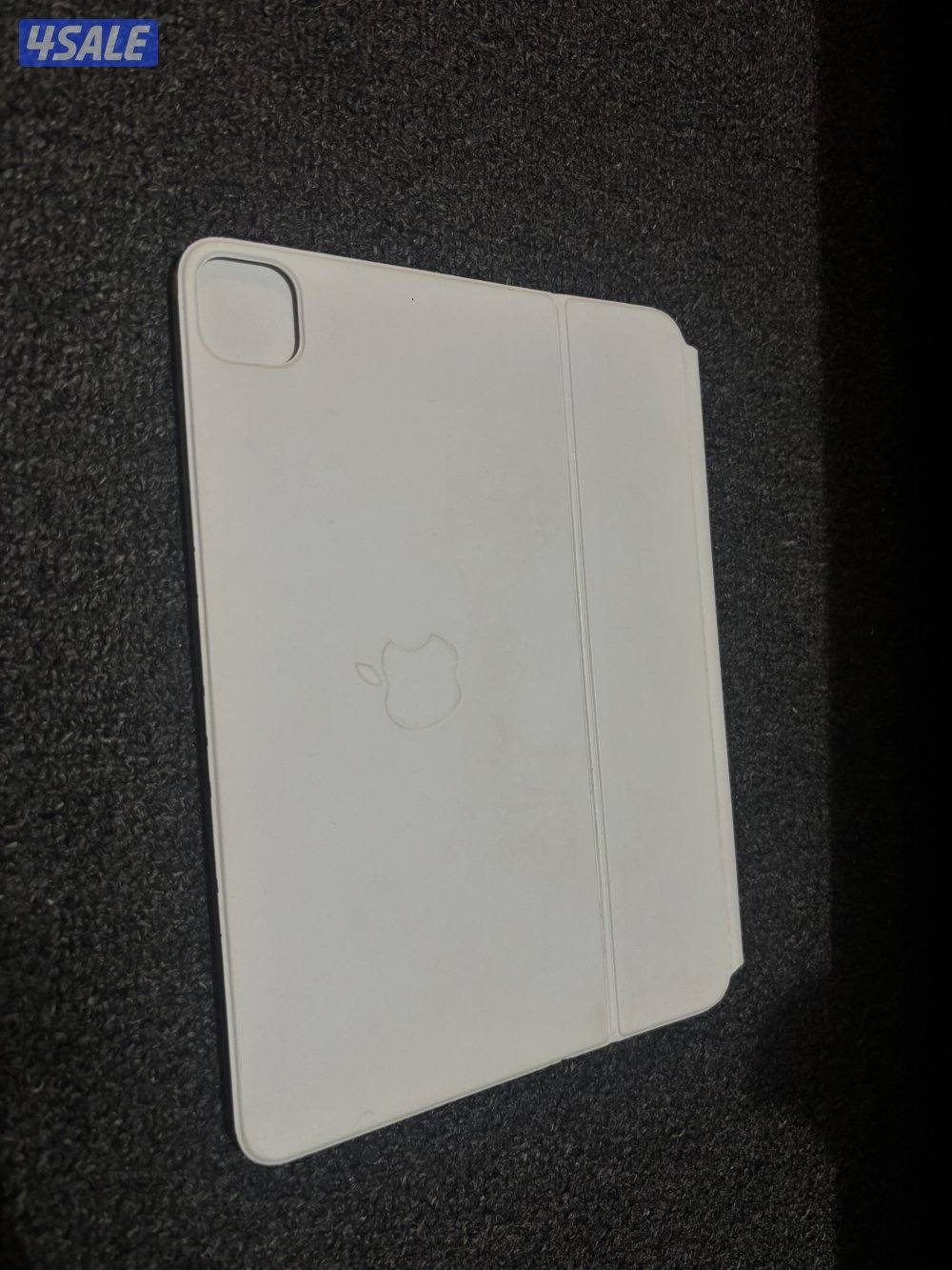 ipad magic keyboard, 1 key missing, in good condition4