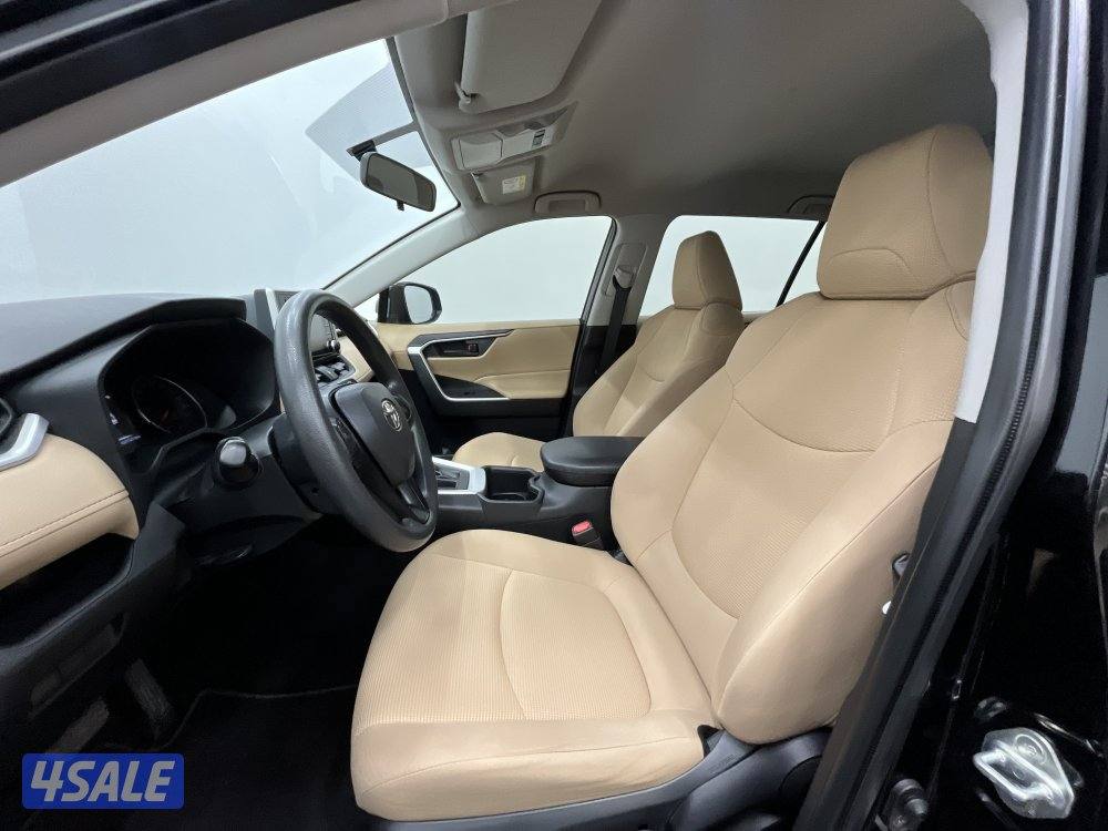 TOYOTA RAV401 4X2 STANDARD OPTION4