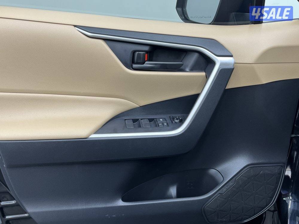 TOYOTA RAV401 4X2 STANDARD OPTION10