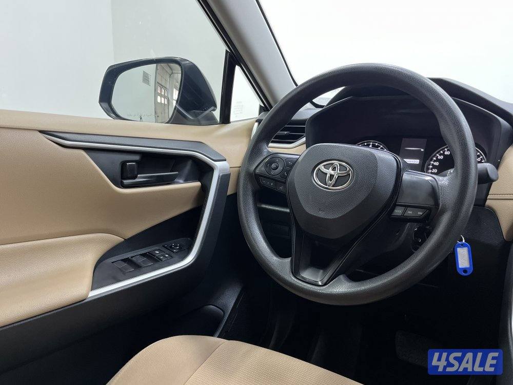 TOYOTA RAV401 4X2 STANDARD OPTION12
