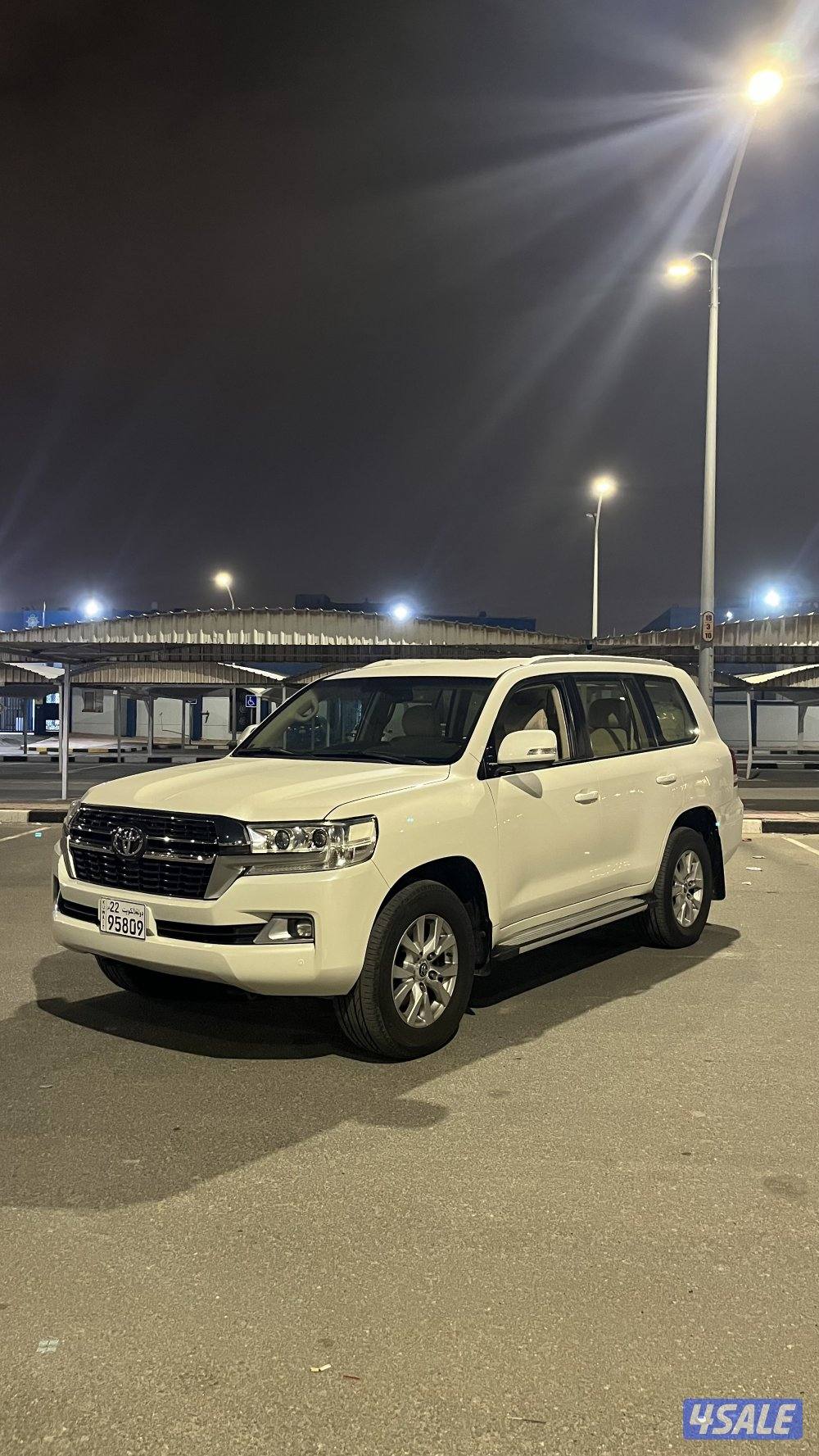 للبيع لاند كروز 2019 قير عادي سبير علاق اساس ماشي ١٢١ الف شرط الفحص0