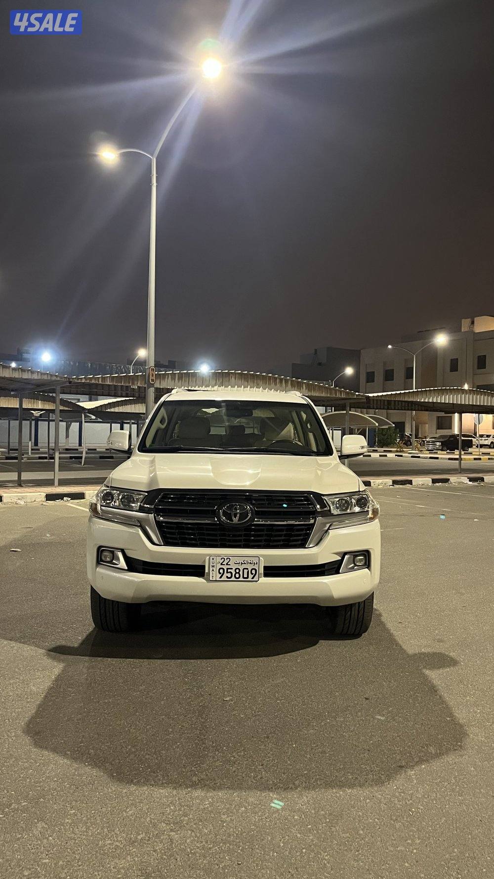 للبيع لاند كروز 2019 قير عادي سبير علاق اساس ماشي ١٢١ الف شرط الفحص3