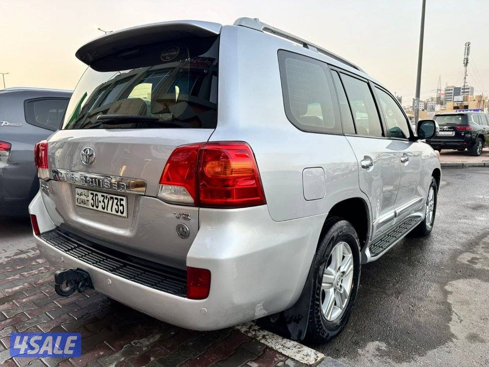 لاند كروز GX.R V8 ٢٠١٤ الساير عداد٣٦٠ ألف شرط الفحص صبغ وكاله كبوت فقط2