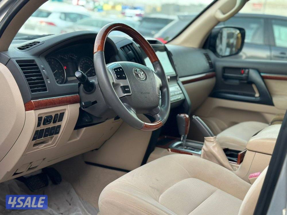 لاند كروز GX.R V8 ٢٠١٤ الساير عداد٣٦٠ ألف شرط الفحص صبغ وكاله كبوت فقط5