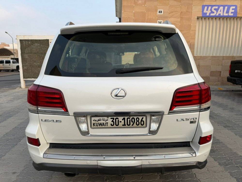 لكزس LX570 ٢٠١٣ وارد الخليج عداد ٢٣٥ ألف شرط الفحص صبغ قطعه وجزء فقط1
