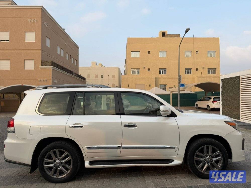 لكزس LX570 ٢٠١٣ وارد الخليج عداد ٢٣٥ ألف شرط الفحص صبغ قطعه وجزء فقط2
