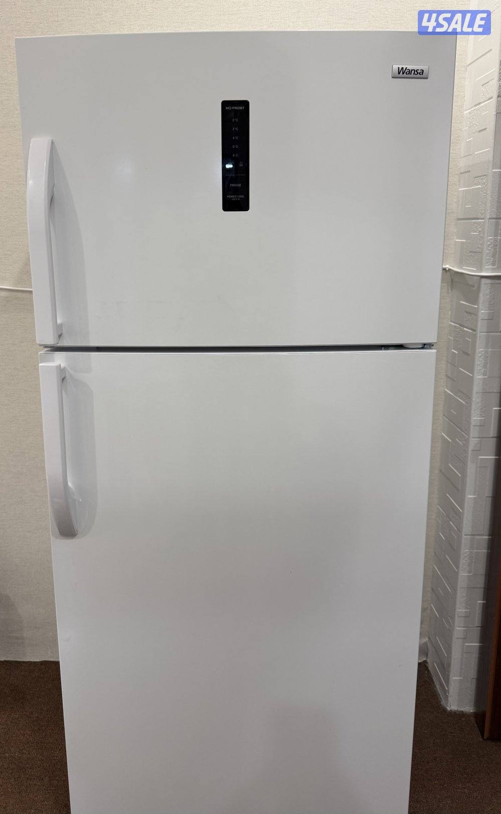 ثلاجة بفريزر وكراسي استرخاء بحالة ممتازة جدا3