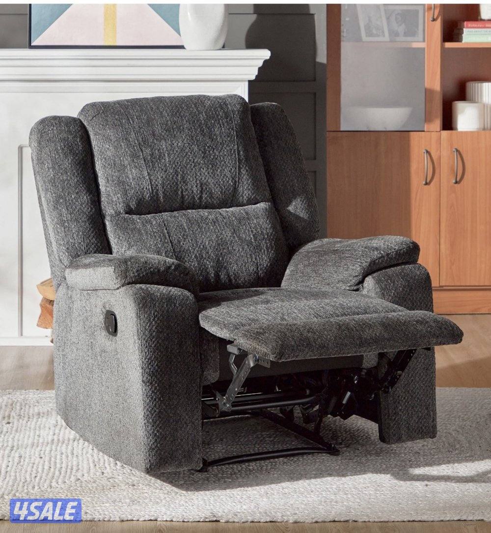 ثلاجة بفريزر وكراسي استرخاء بحالة ممتازة جدا5