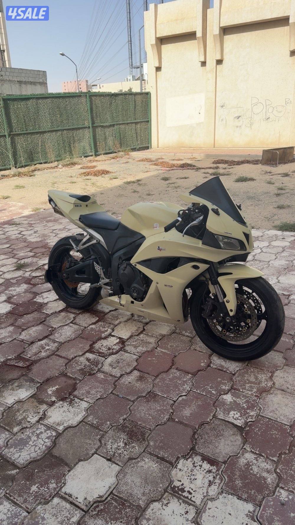 للبيع سيكل هوندا CBR6000