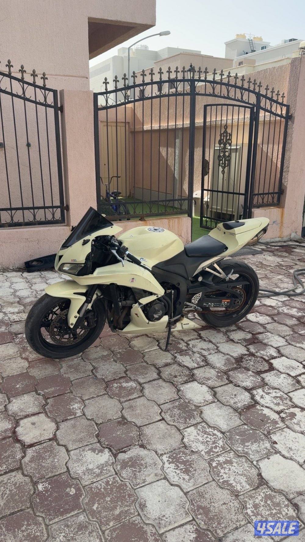 للبيع سيكل هوندا CBR6002