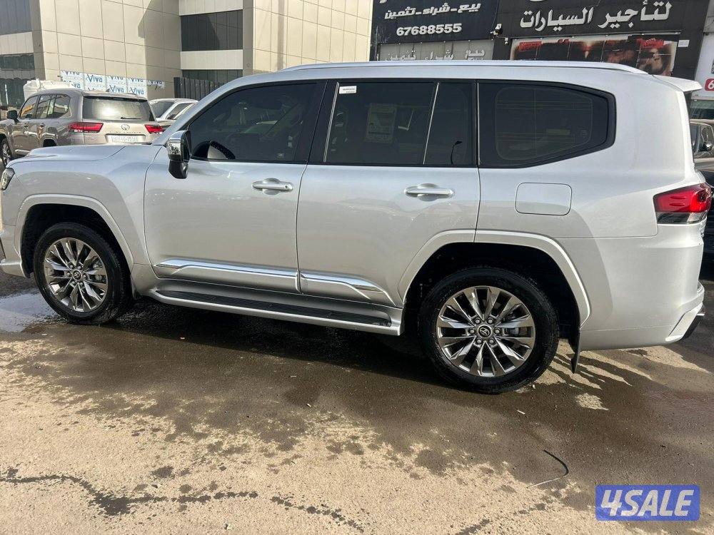 تويوتا لاند كروزر GX.R AEROs twin turbo.V6 موديل 2023 ماشى 13.000 k.m3