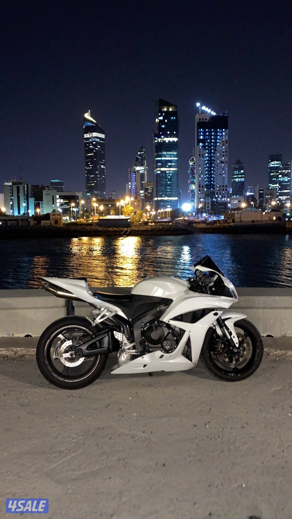 للبيع سيكل هوندا CBR6003