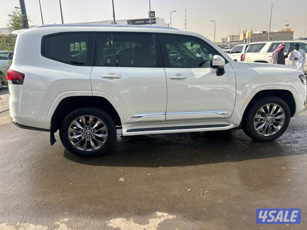 لاند كروزر GX.R twinturbo .V6 موديل 2023 ماشى 105.000 k.m وارد الساير3