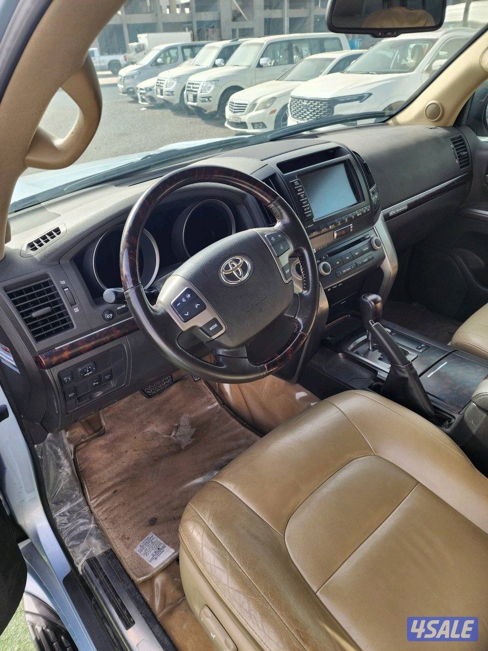 تويوتا لاندكروزر VXR9