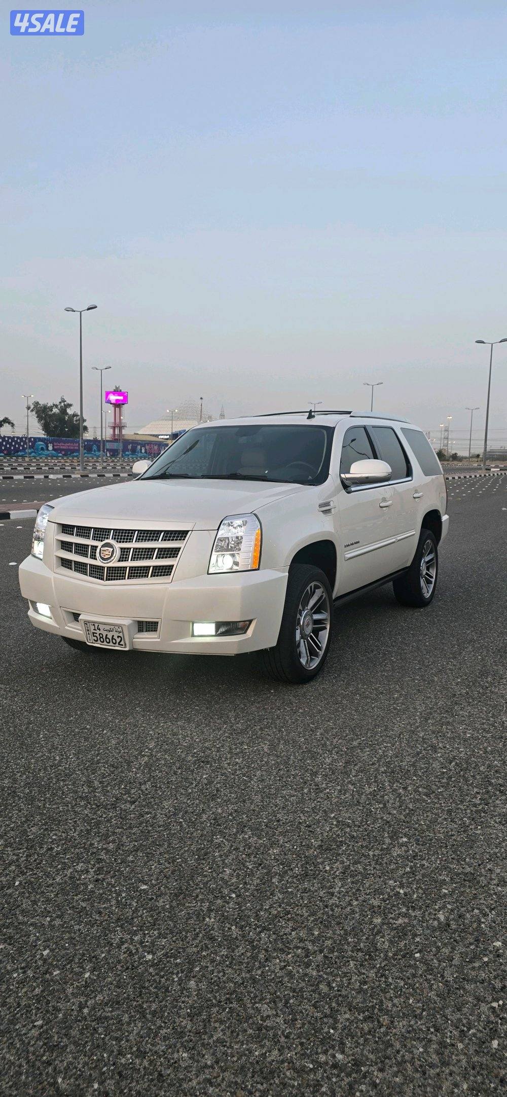 اسكاليد للبيع بلاتينيوم موديل 20130