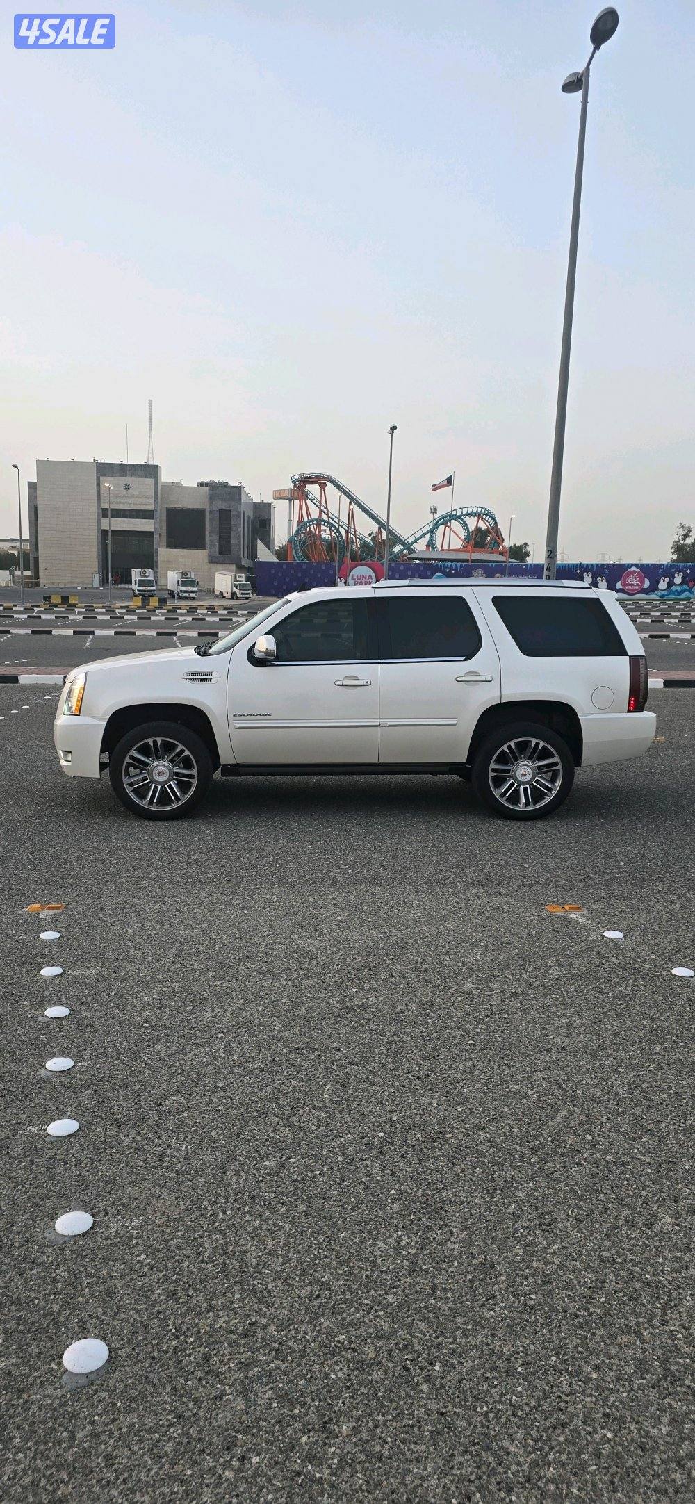 اسكاليد للبيع بلاتينيوم موديل 20133