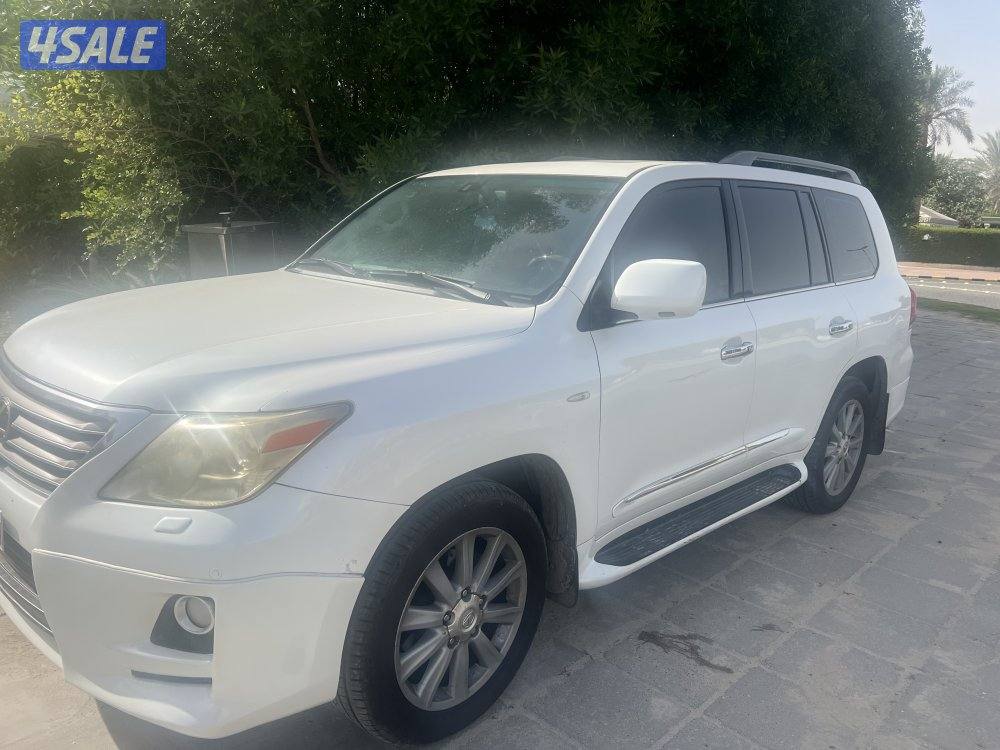 للبيع جيب لكزس LX570 موديل ٢٠١١ - شرط الفحص كامل المواصفات0