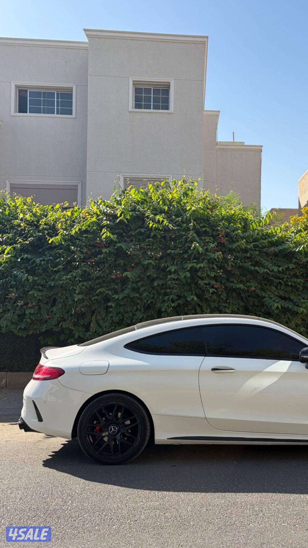 للبدل مع شاص / مرسيدس عليها كت اصلي من داخل وبرا AMG3