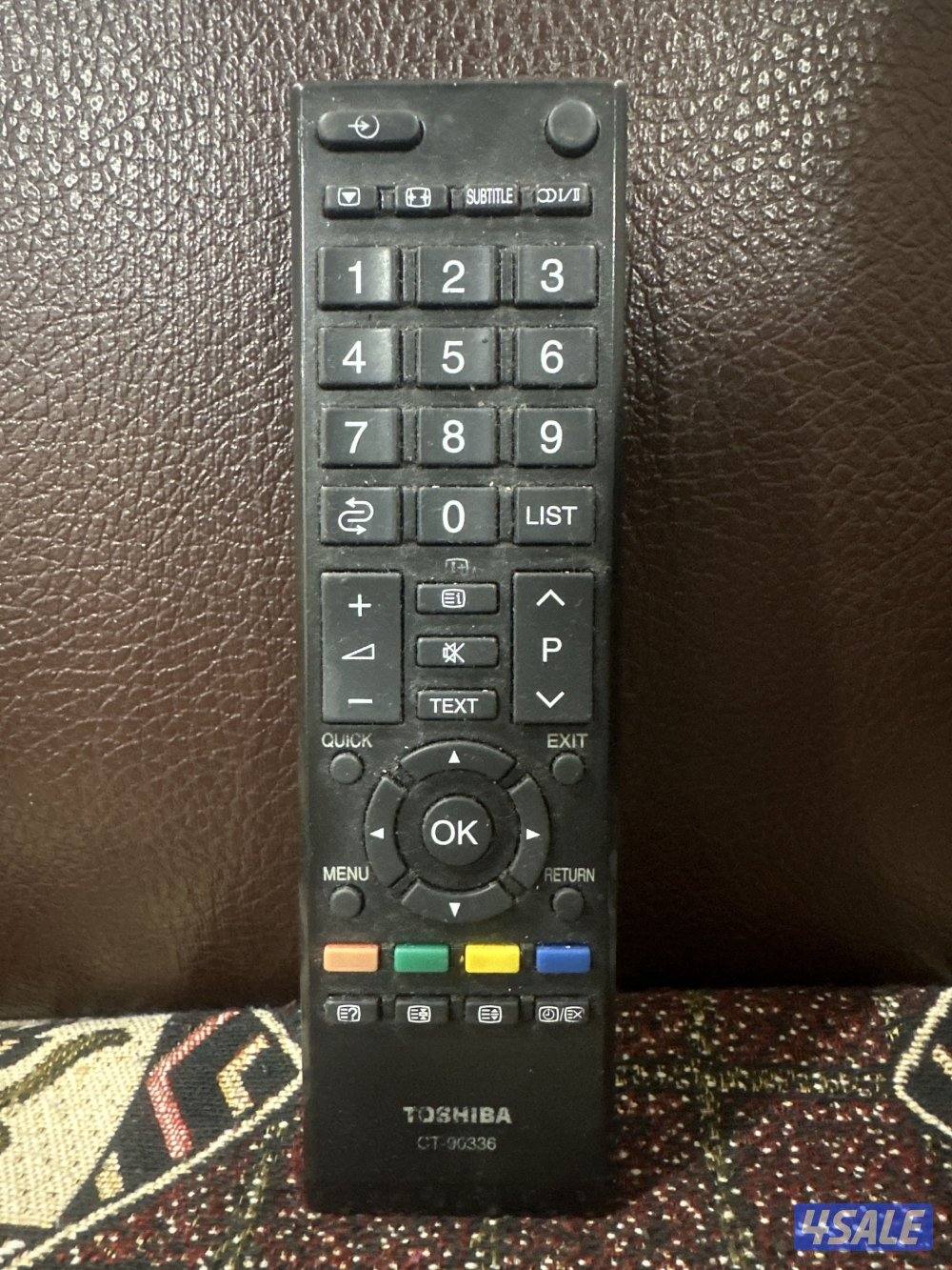 Toshiba 32″ LCD TV with Wall Mount + Remote — Good Condition7