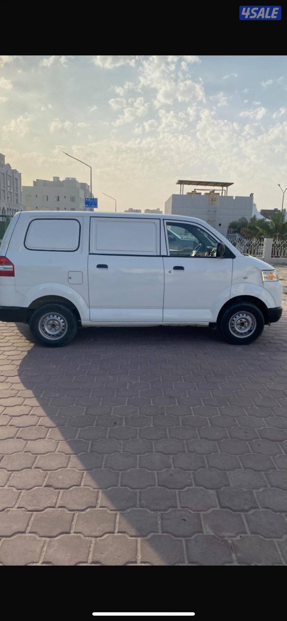 باص سيزوكي موديل ٢٠١٦ لون ابيض بحالة جيدة0