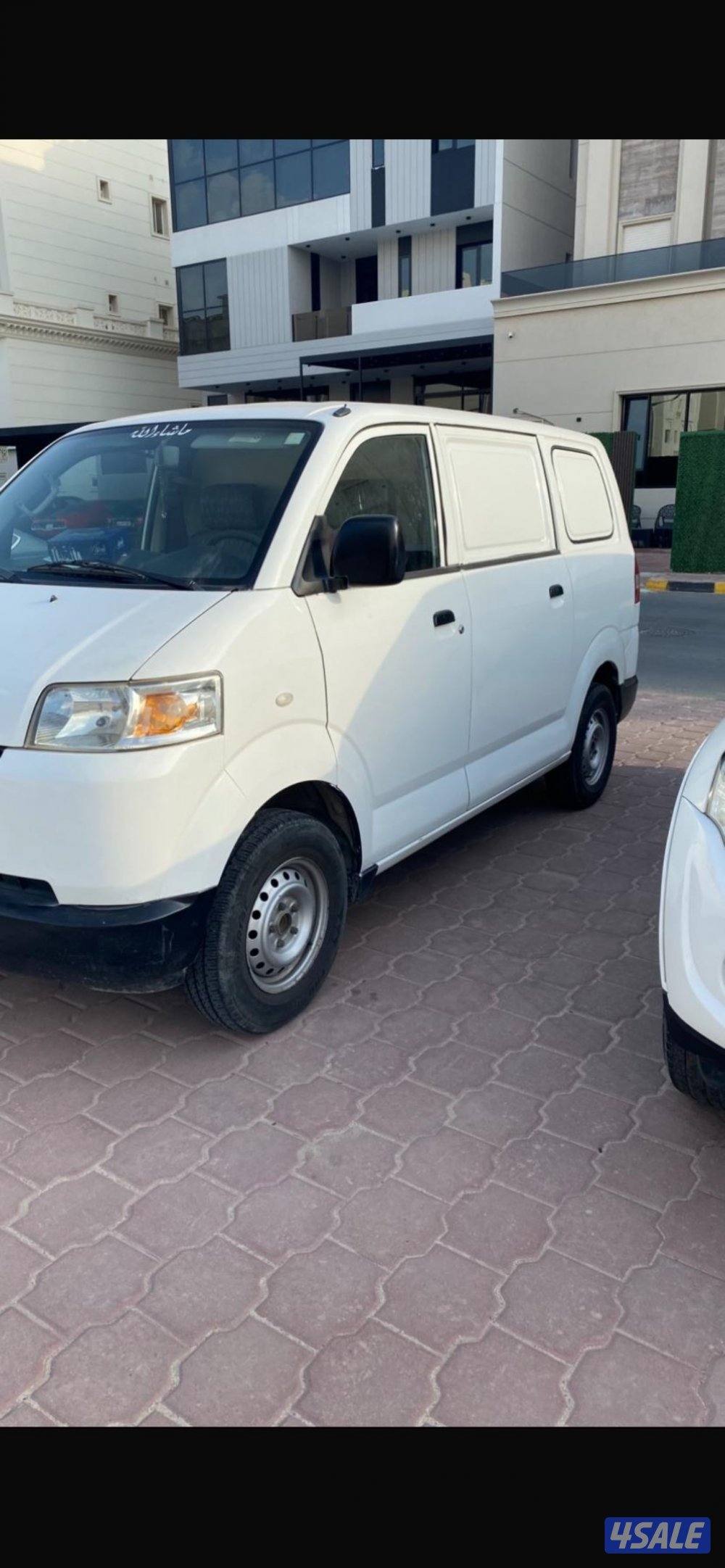 باص سيزوكي موديل ٢٠١٦ لون ابيض بحالة جيدة1