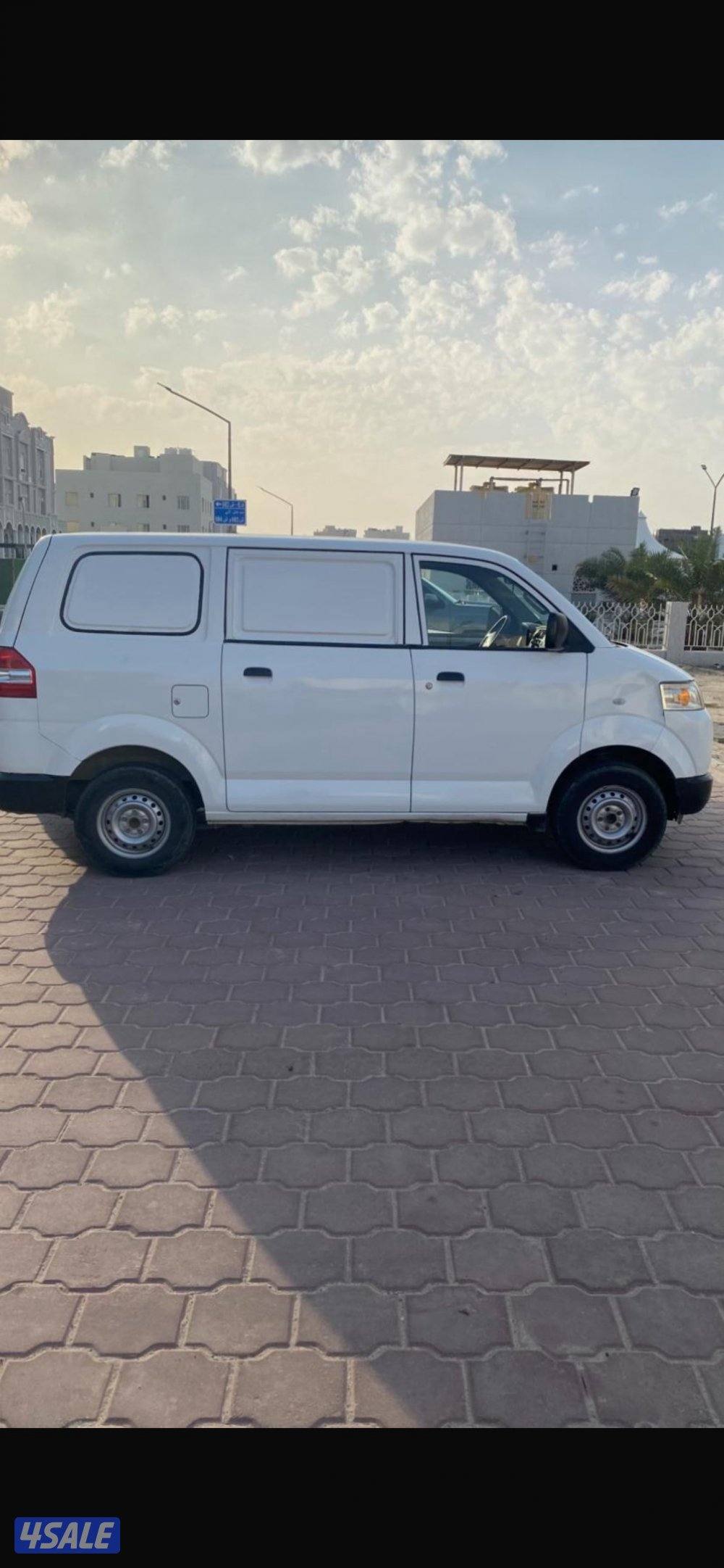 باص سيزوكي موديل ٢٠١٦ لون ابيض بحالة جيدة2