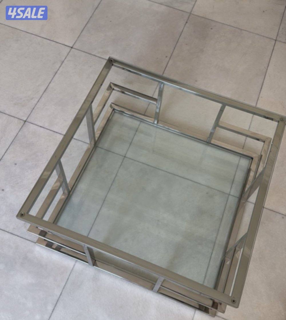 طاوله عدد 2 من the one  كالجديدة قياس 90 في 90 ارتفاع 40 سعر الوحده 201