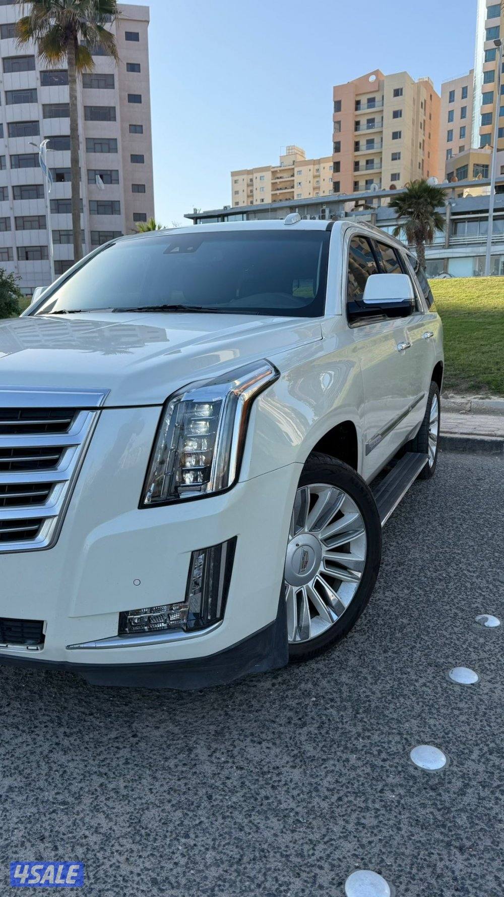 اسكاليد بلاتينيوم موديل 2015 / بحاله ممتازه1