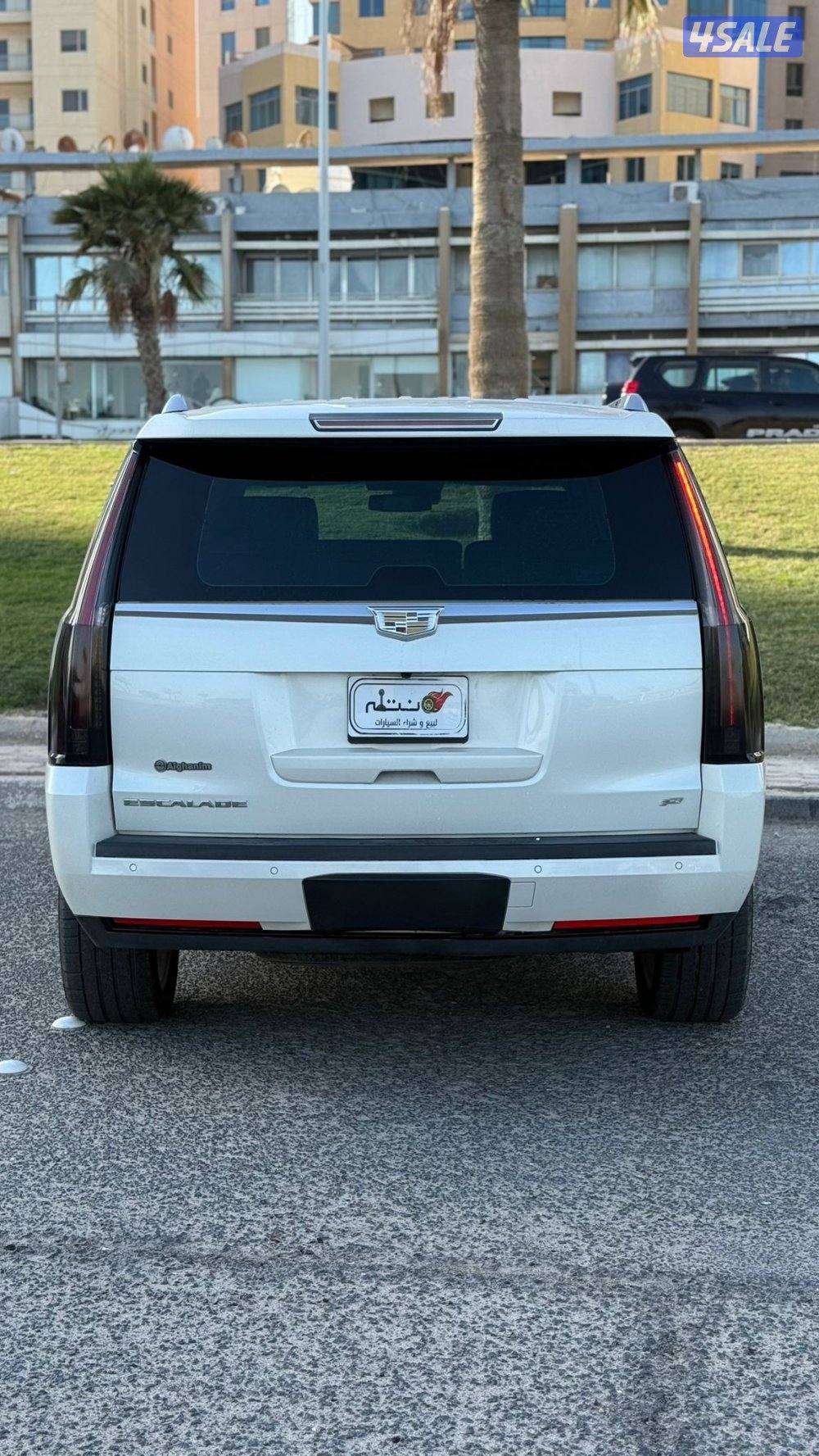 اسكاليد بلاتينيوم موديل 2015 / بحاله ممتازه3