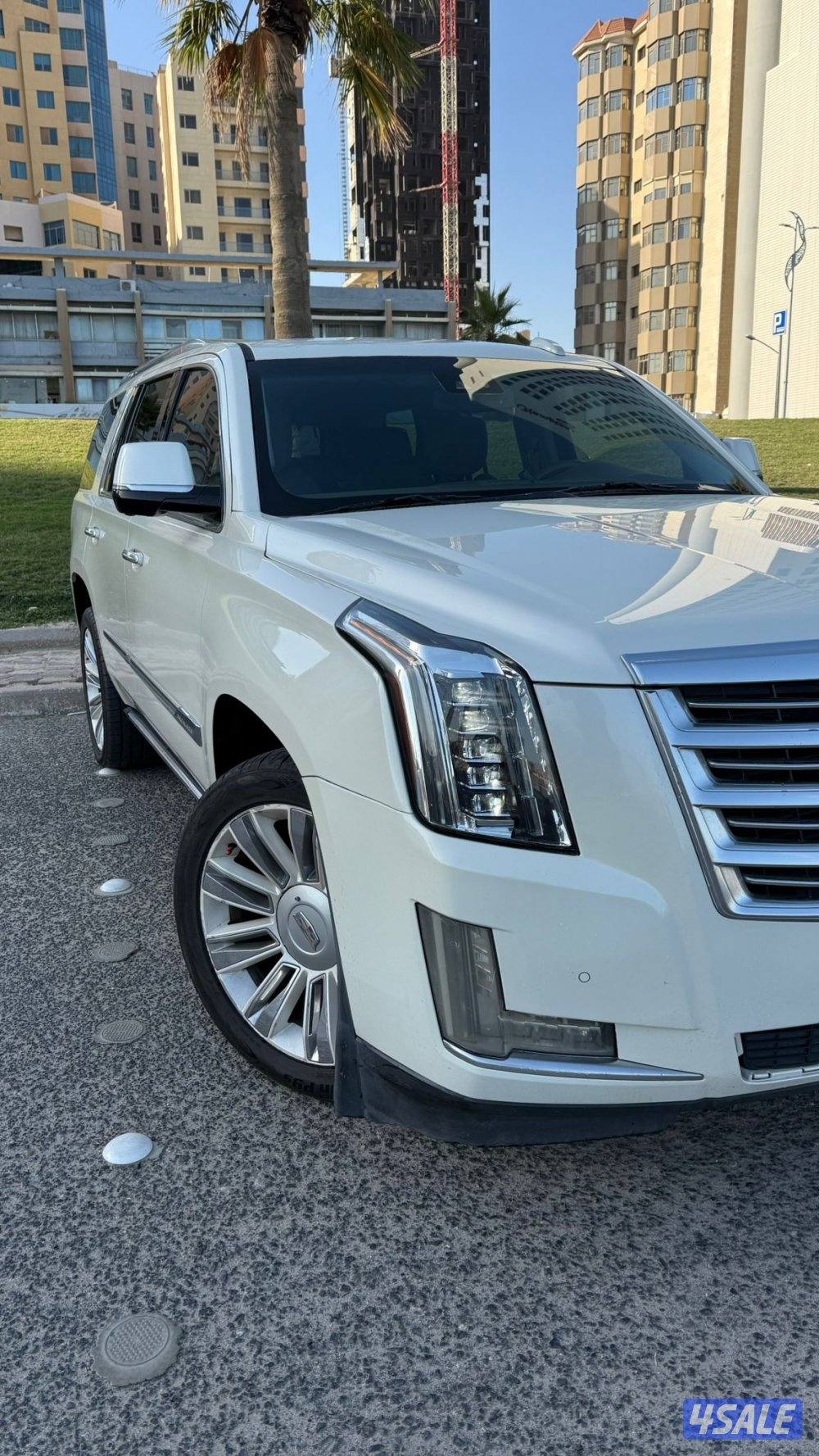 اسكاليد بلاتينيوم موديل 2015 / بحاله ممتازه2