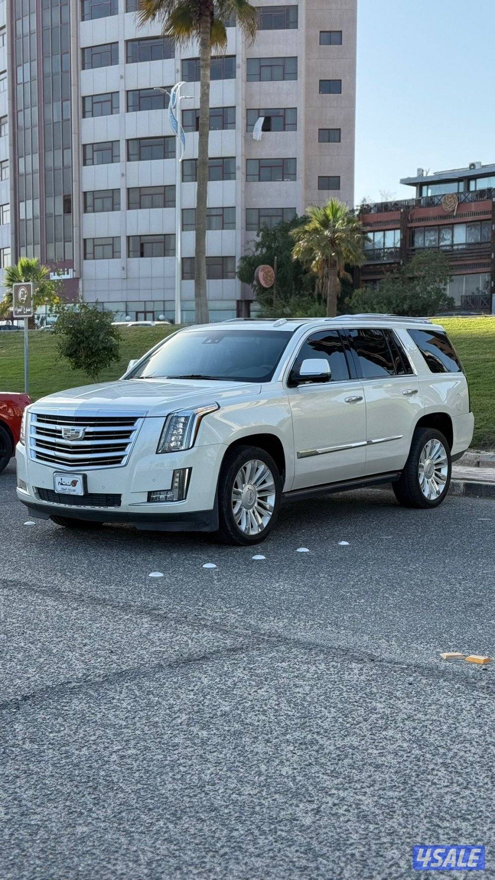 اسكاليد بلاتينيوم موديل 2015 / بحاله ممتازه5