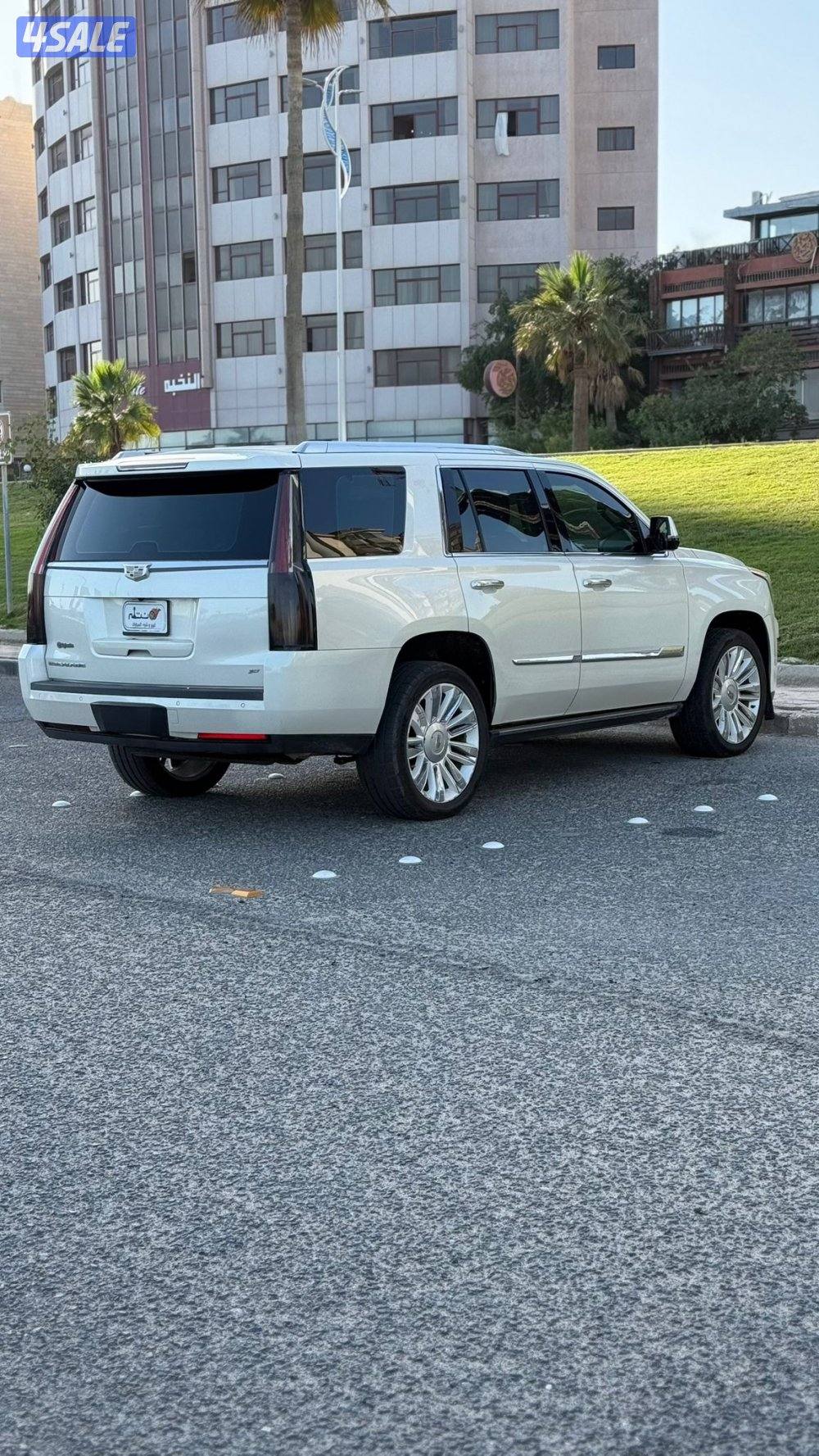 اسكاليد بلاتينيوم موديل 2015 / بحاله ممتازه7