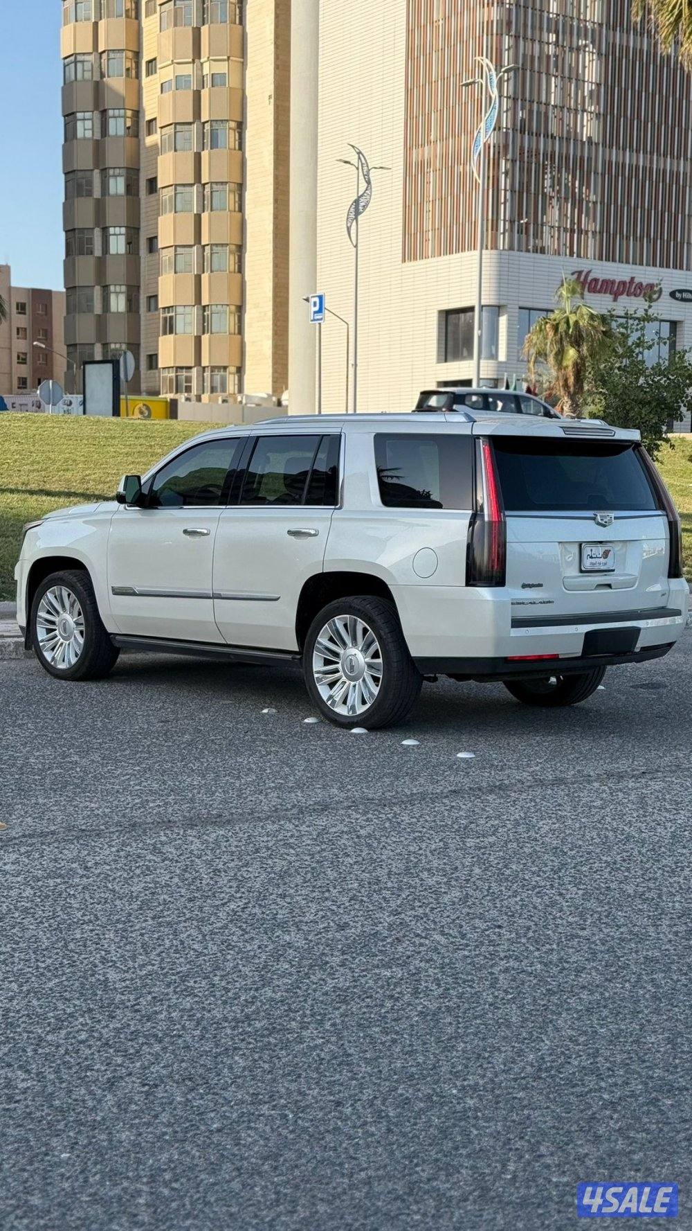 اسكاليد بلاتينيوم موديل 2015 / بحاله ممتازه9