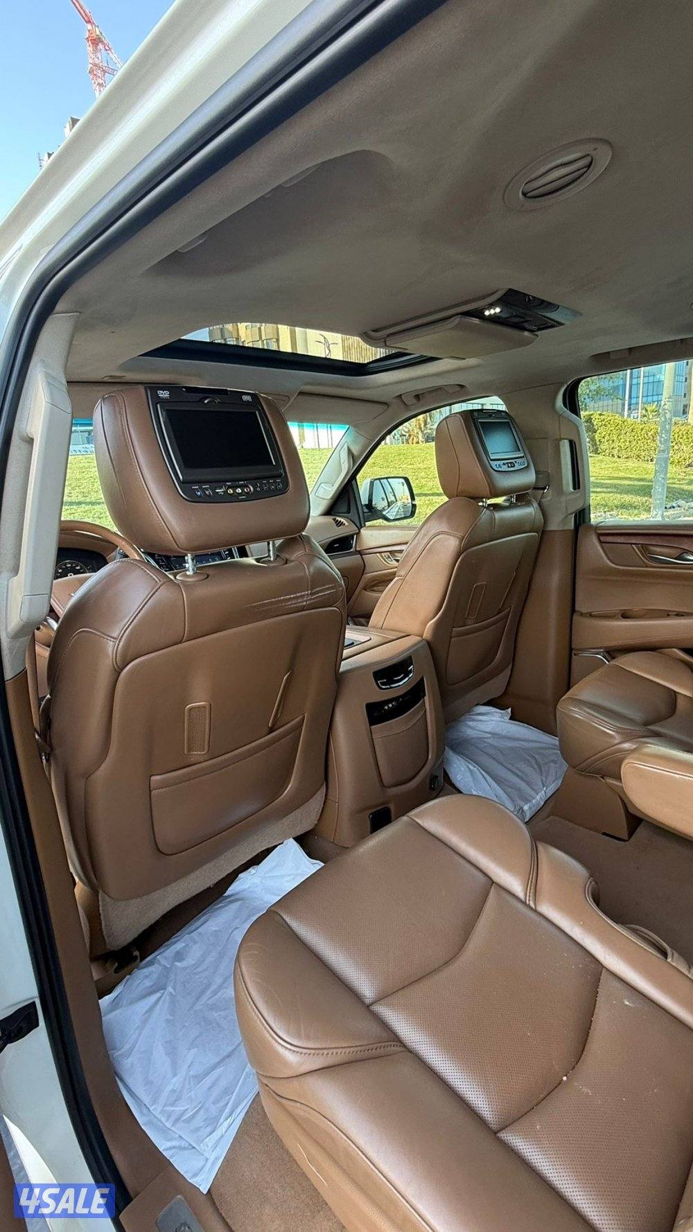 اسكاليد بلاتينيوم موديل 2015 / بحاله ممتازه10