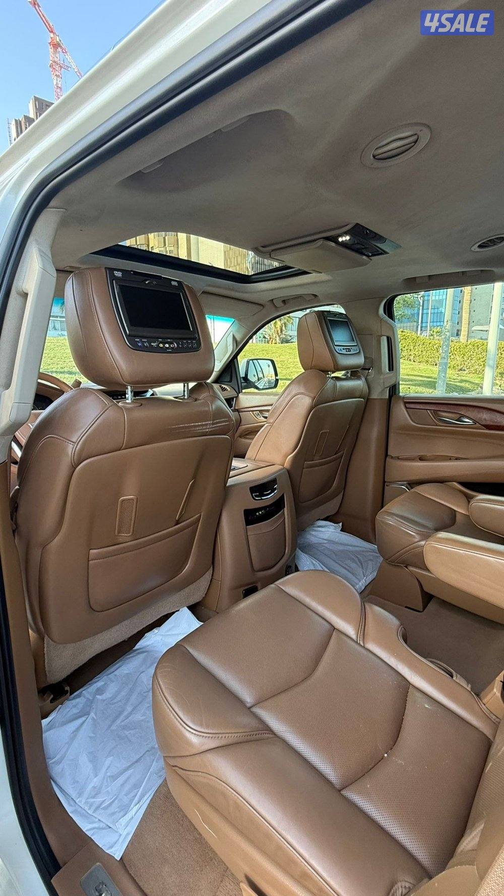 اسكاليد بلاتينيوم موديل 2015 / بحاله ممتازه13