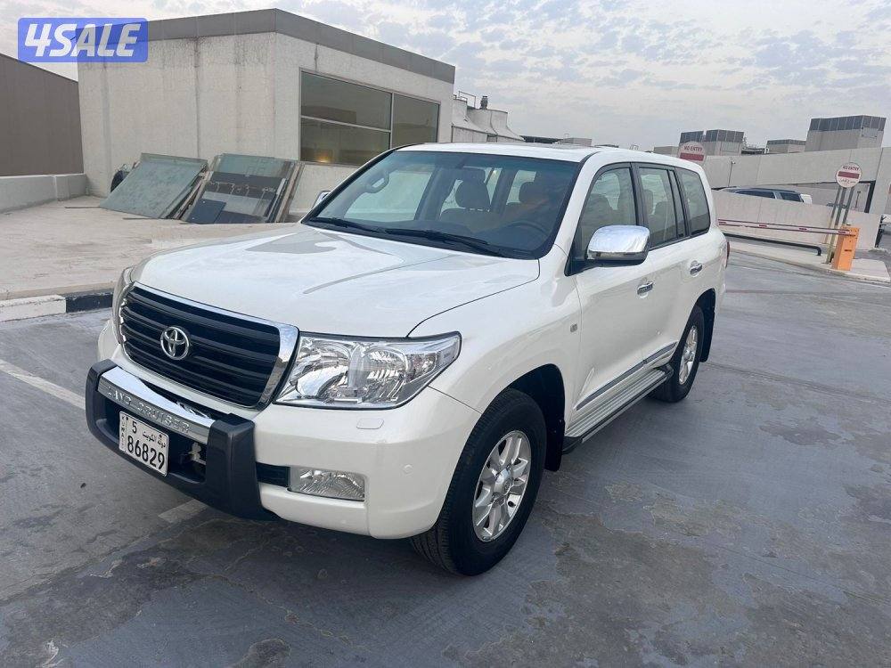 للبيع لاندكروزر GXR v8 وارد الوكالة الساير0