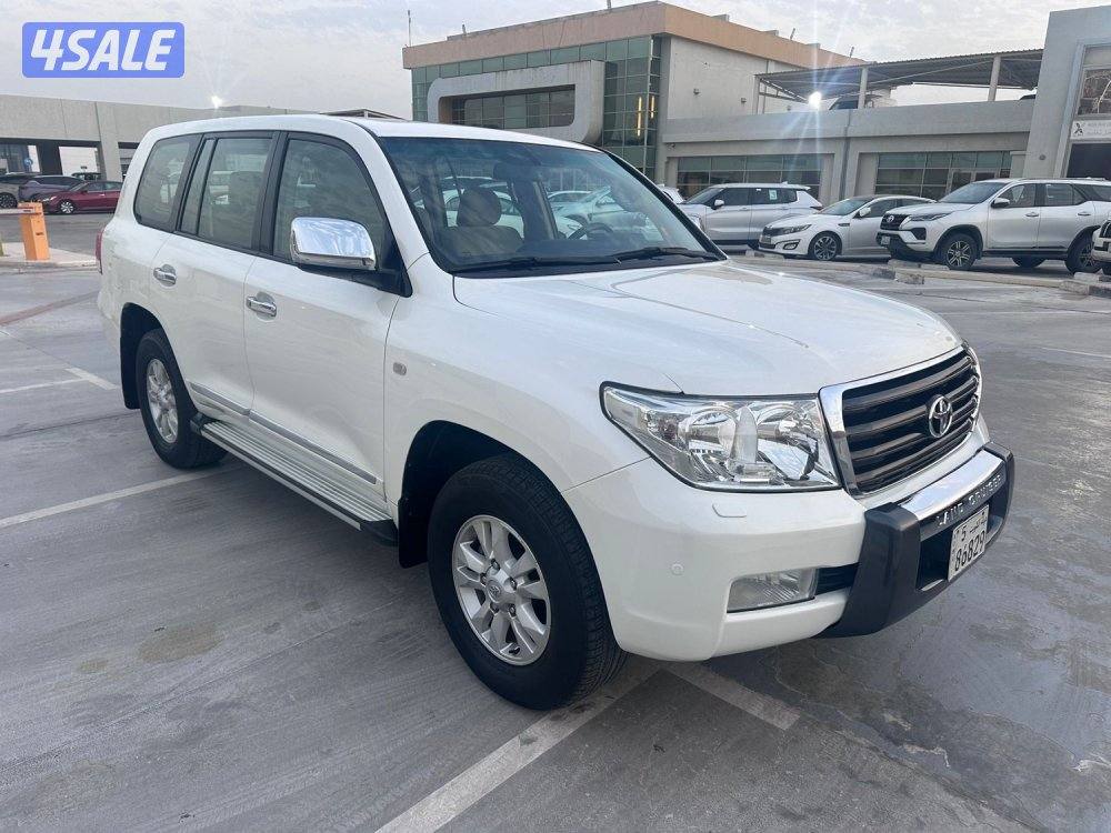 للبيع لاندكروزر GXR v8 وارد الوكالة الساير1