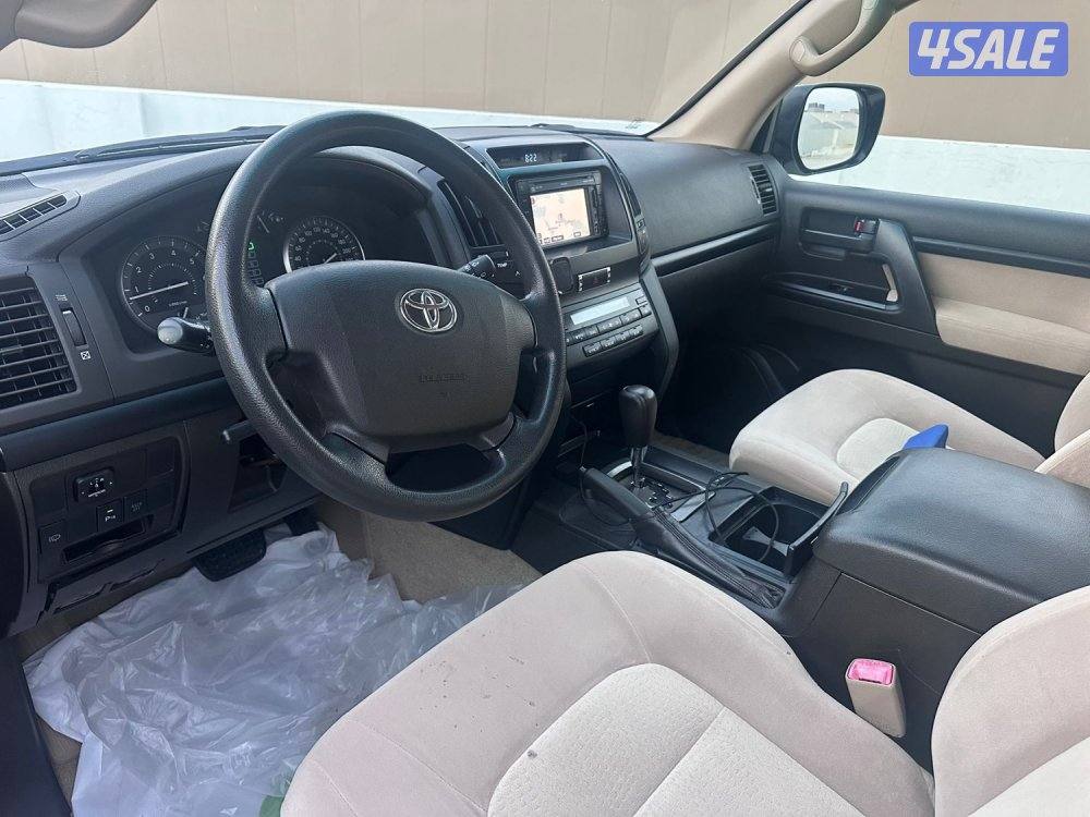 للبيع لاندكروزر GXR v8 وارد الوكالة الساير4