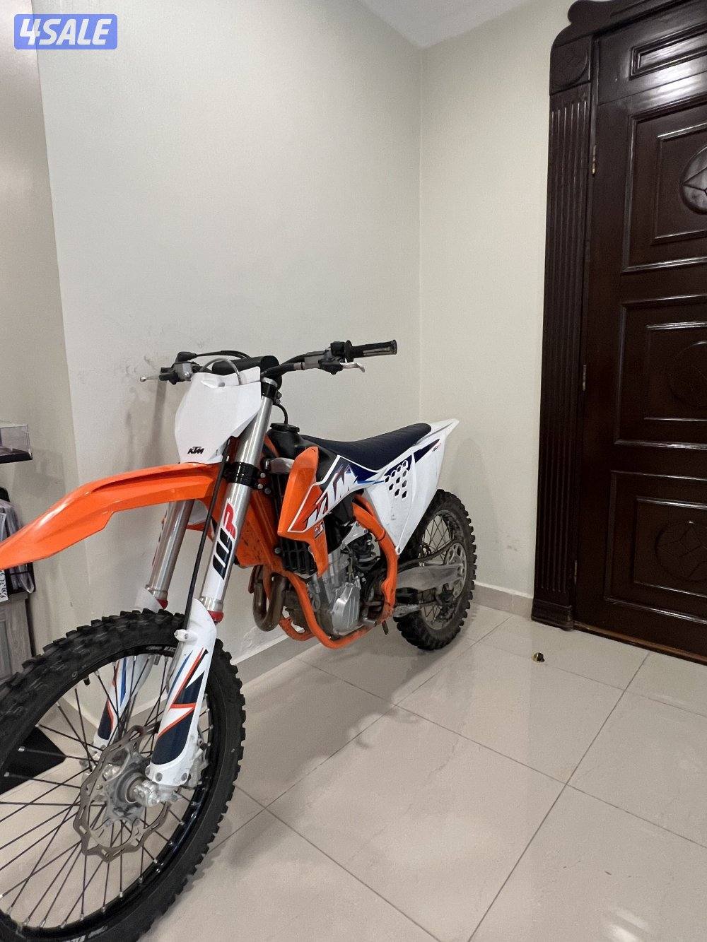 ktm sxf -450السيكل نظيف تم تخزينه موسم كامل0