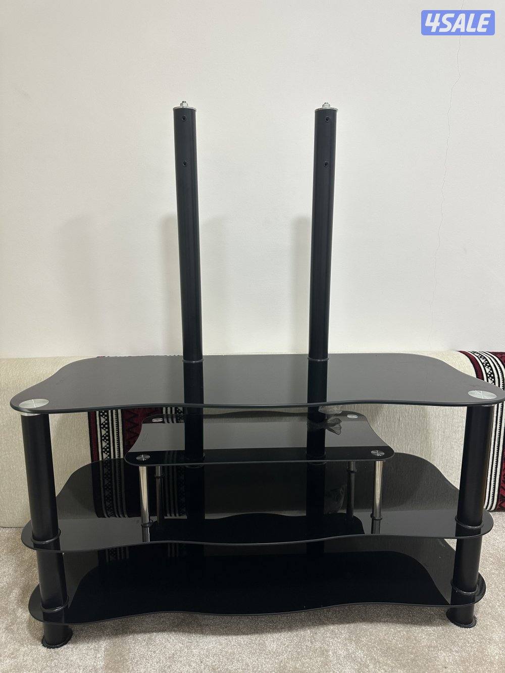 طاولة تلفزيون1