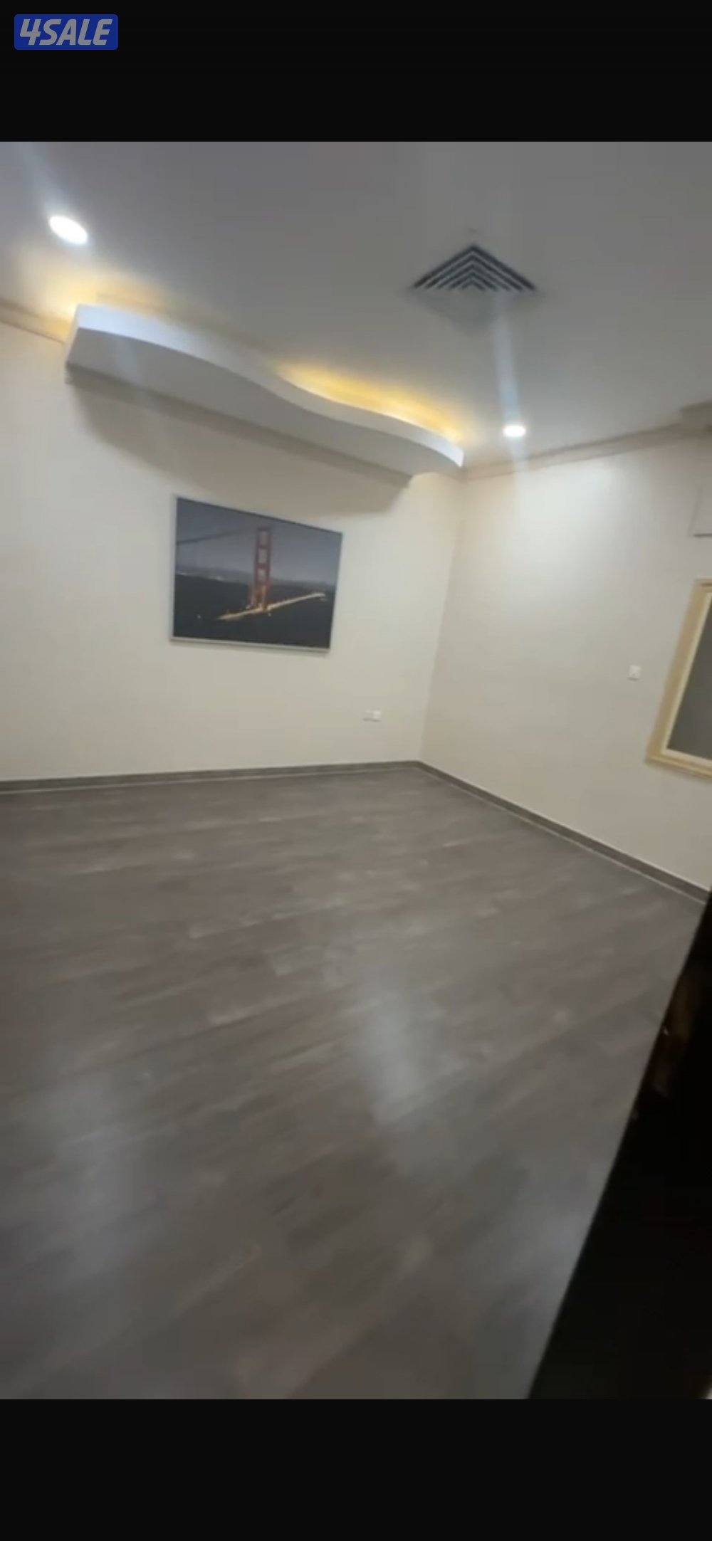 للايجار شقه بالرميثية قطعه 8 تتكون من غرفتين وصاله وحمامين ومطبخ0