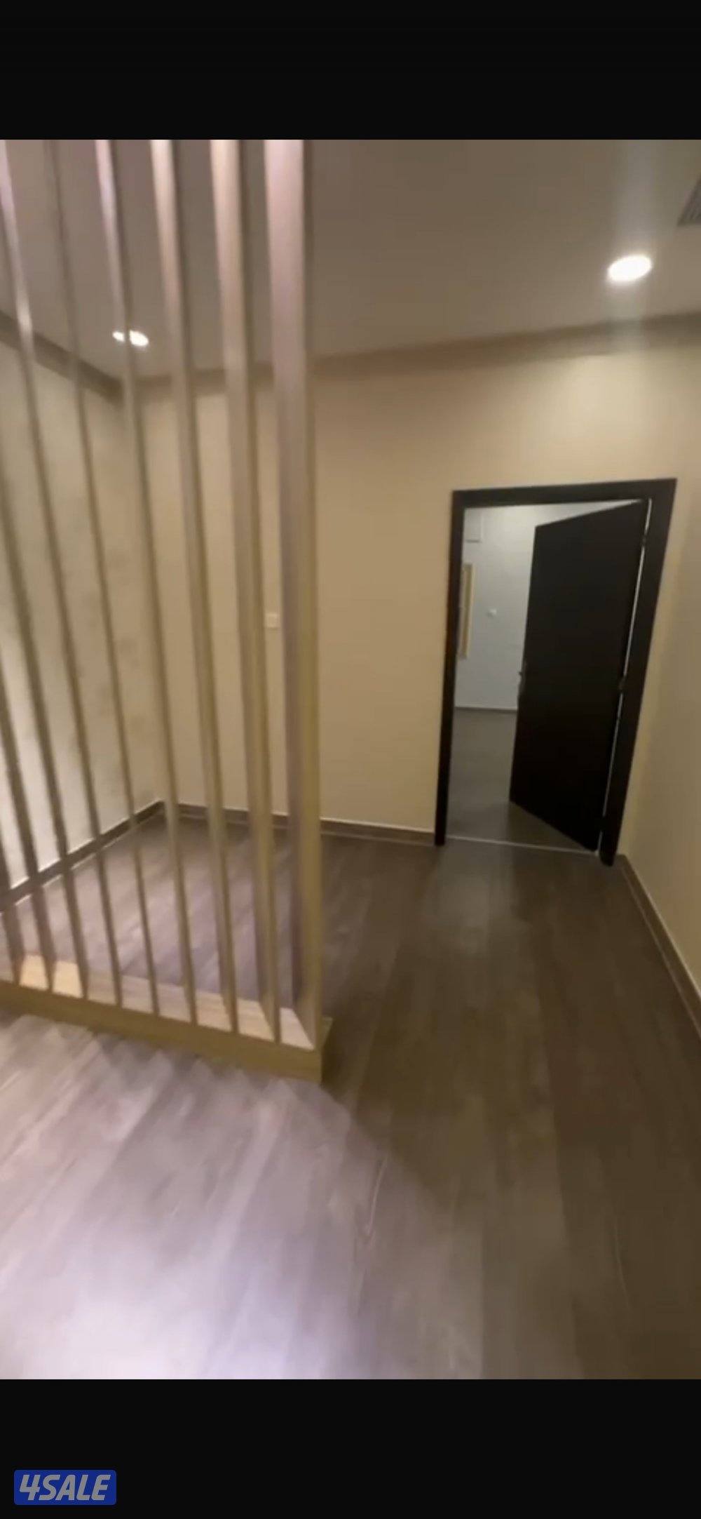 للايجار شقه بالرميثية قطعه 8 تتكون من غرفتين وصاله وحمامين ومطبخ1