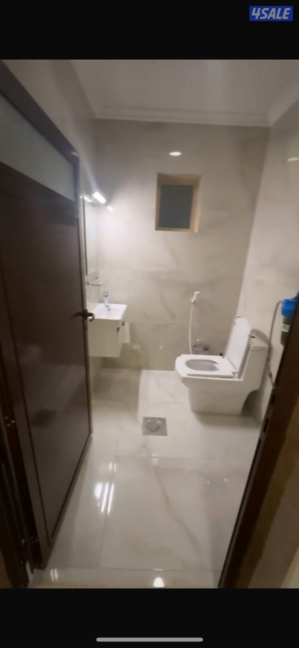 للايجار شقه بالرميثية قطعه 8 تتكون من غرفتين وصاله وحمامين ومطبخ5