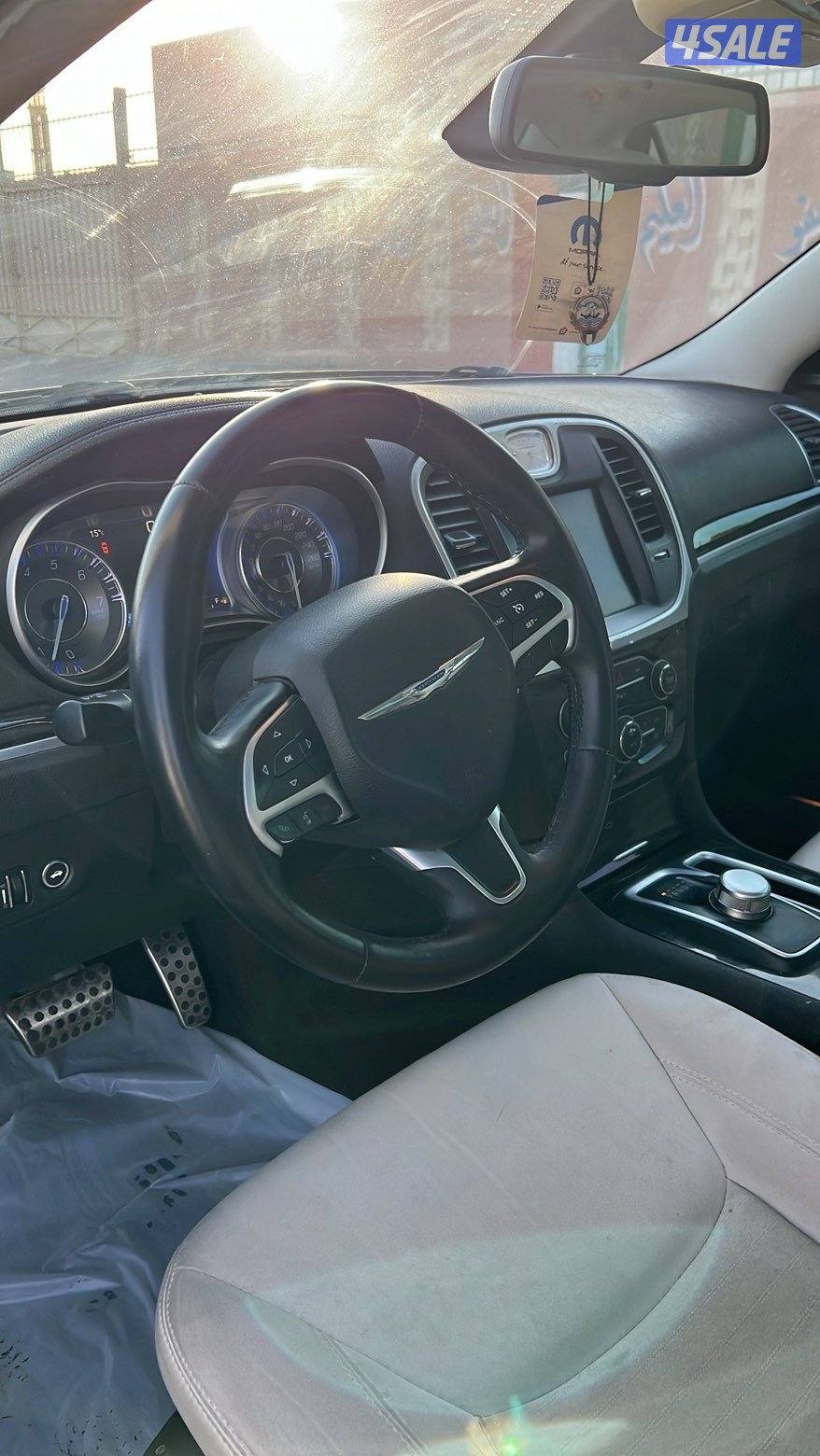 للبيع كرايسلر C300 صبغ الوكالة وشرط الفحص 8سلندر2