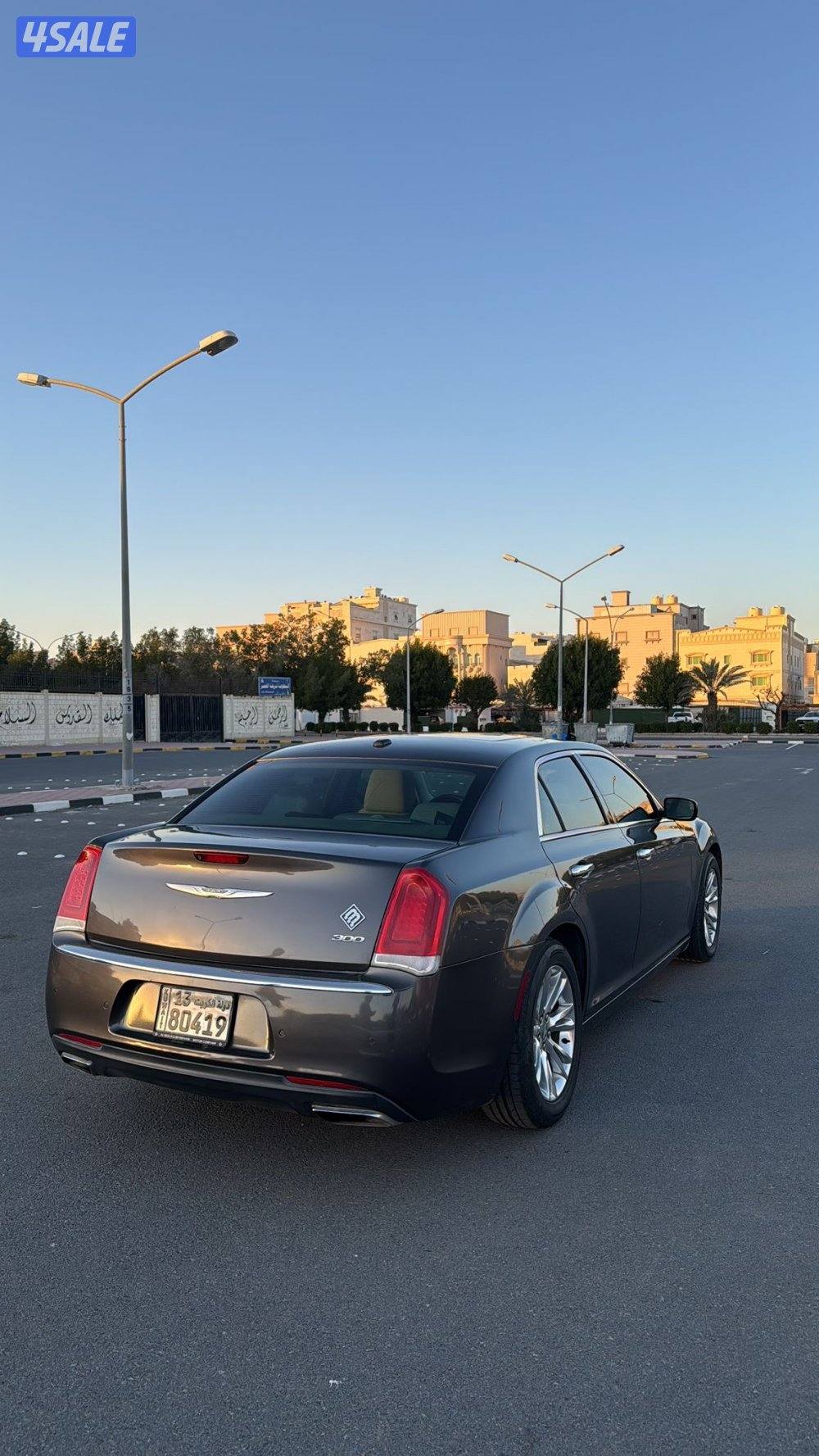 للبيع كرايسلر C300 صبغ الوكالة وشرط الفحص 8سلندر5