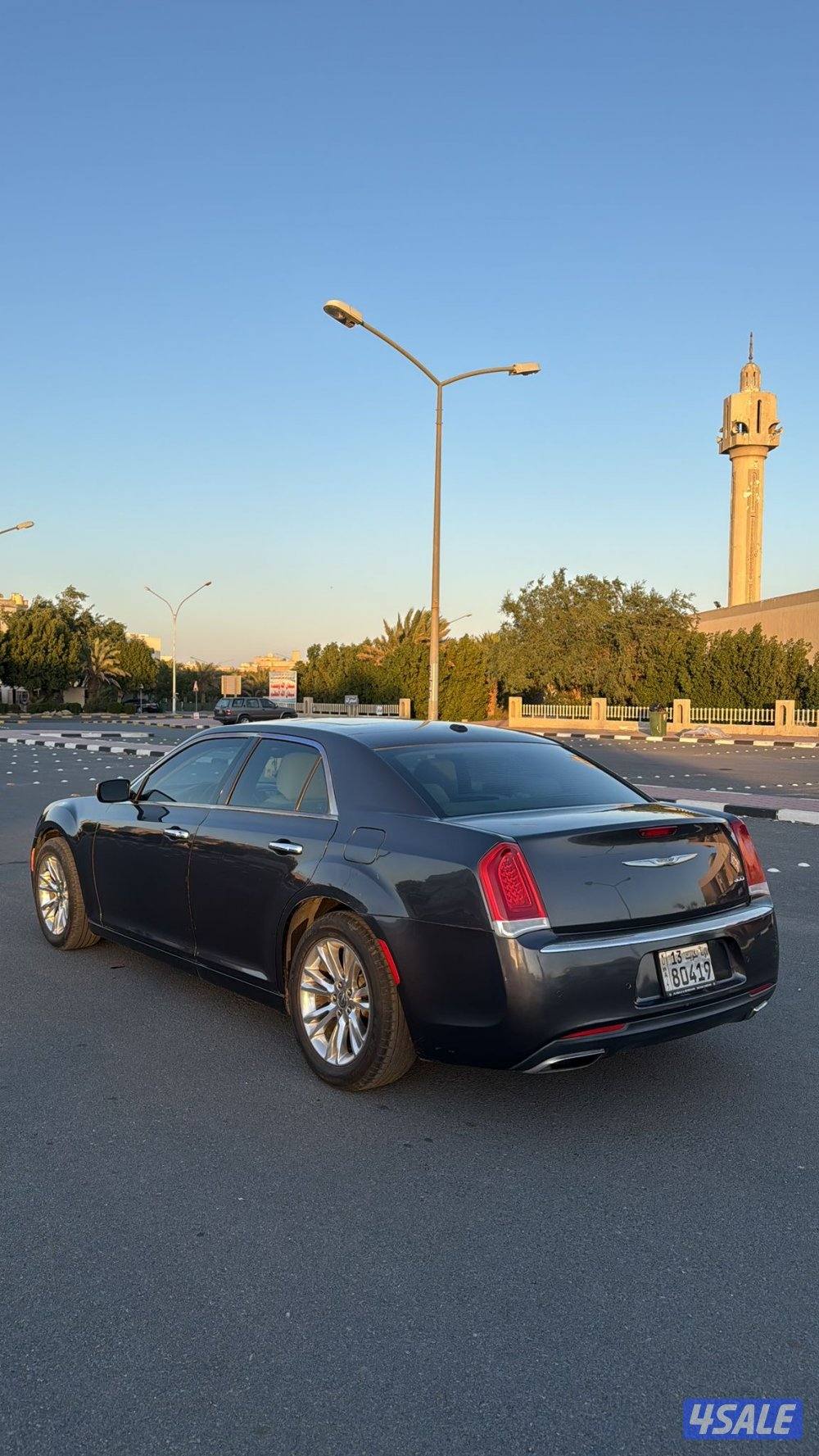 للبيع كرايسلر C300 صبغ الوكالة وشرط الفحص 8سلندر6